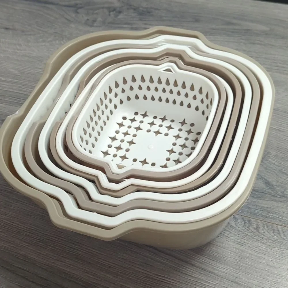8 Pc Set Colanders With Bowls